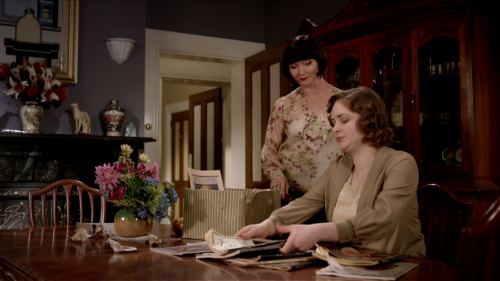 Phryne’s second outfit of “Framed for Murder” (Season 2, Episode 9) consists of a lovely sheer chiff