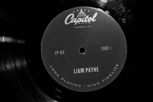 thedailypayne: fakeliampayne: Very happy to have signed to my new record label Capitol Records. They