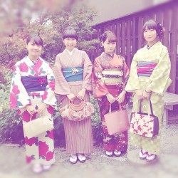 violettechocolat:  いま、若者の間で着物が流行り出してるらしくて、高校時代に茶道部員だったわたしはとても嬉しいぃ♡