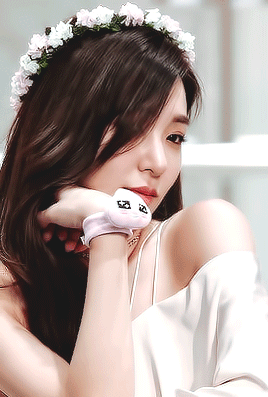 jaendeukie: (3/??)  ↳ Tiffany at Lotte World Mall Fansign (by M2G)