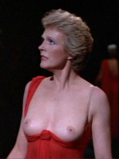 chillimansnudeandhotstars:Julie Andrews