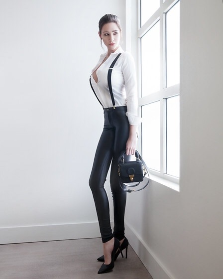 How can she look so classy with those monsters? Absolutely stunning