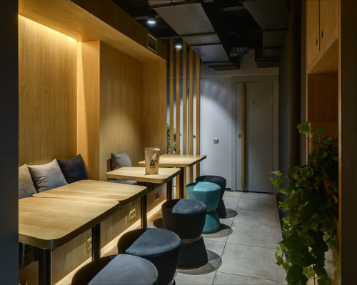 Effortlessly Cool Design and Turkish Motifs Characterize TAKAVA Coffee-Buffet in KievA hip coffee sh