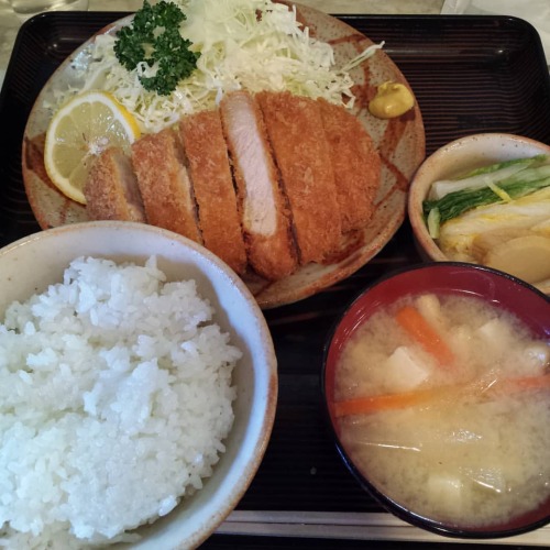 いつかの、とんかつ。柔らかくてジューシー#とんかつよしえ #とんかつ#ramen #肉#タンメン #から揚げ #海鮮丼 #海鮮#アジ #JAPAN#washoku #12月22日 #ジオタグ復活して#