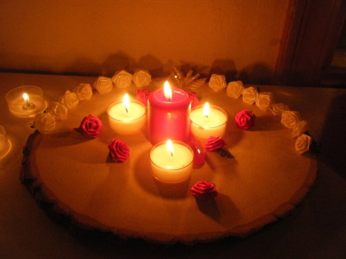 lunar-butterflies: How Yule looks when you’re broke and trying to hide your witchiness from yo