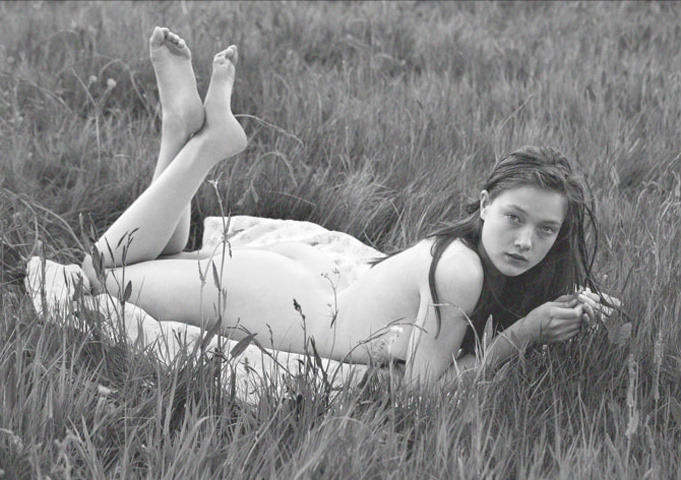 sfilate: Yumi Lambert for Filles a Papa 2014 Calendar by Gregory Derkenne