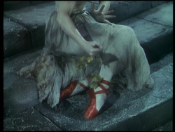 ltno43:  THE RED SHOES Directed by Michael