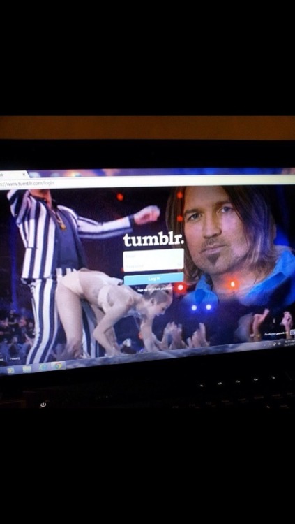 whospilledthebongwater:  thesecretsofjungbung:  Guys it happened  FUCKING DEAD 