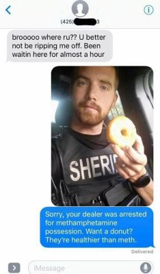 surprisebitch:glaze and fill my donut sheriff