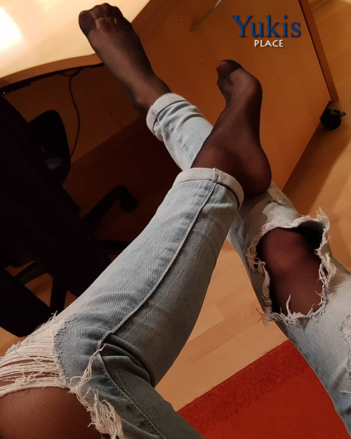 yukisplace: love wearing pantyhose under ripped jeans looks so sexy