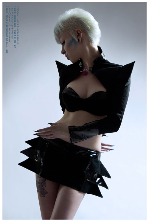 tunama:  hermagnumopus:  This piece is apart of Ellivens first range ‘Reptillian Rage’! SurgicalSteel - ELLIVEN   