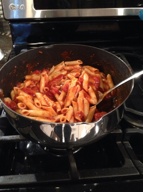 blue-eyed-hanji: typesetjez: Pasta pizza! I improvised the recipe and it turned out amazing! you are