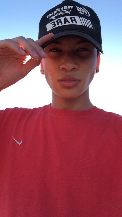 ayeeitsrafael:  Hi i need to take new selfies😐📷😂