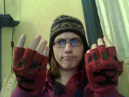 shixn: someone in the subway station thought i was a juggalo bc of these fingerless gloves he was li