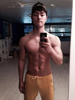 evianguy:  Hawt Asian Stud! 