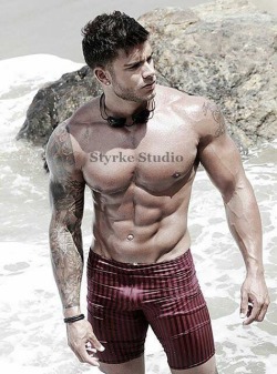 Sexy Hunk Ðÿ˜ Http://Imrockhard4U.tumblr.com