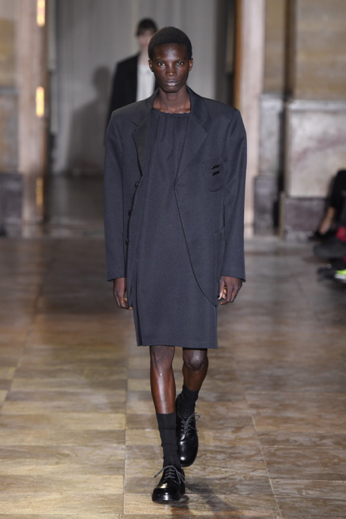 fashionablymaleofficial: (via Raf Simons Men’s RTW Spring 2022 Paris)