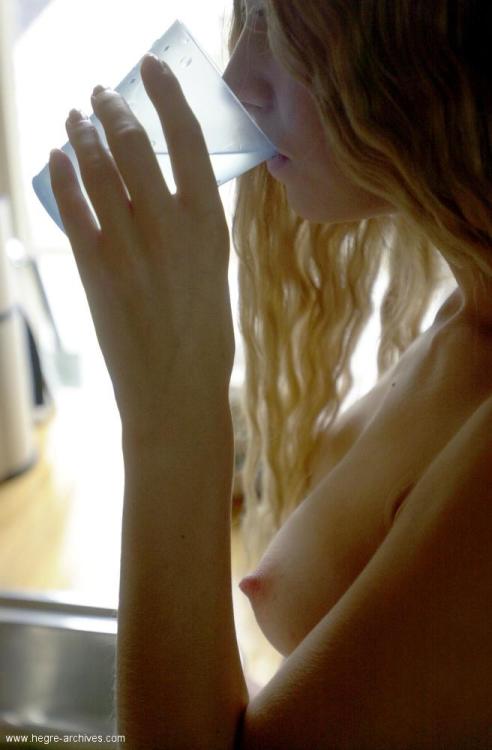 katyleess:  Katya  Very nice nipples on her awesome breasts!!