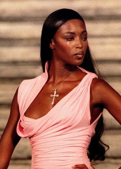 a-state-of-bliss:Naomi Campbell cries @ Gianni