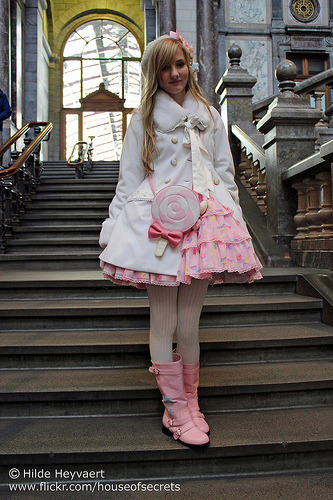 Merel wearing sweet lolita.