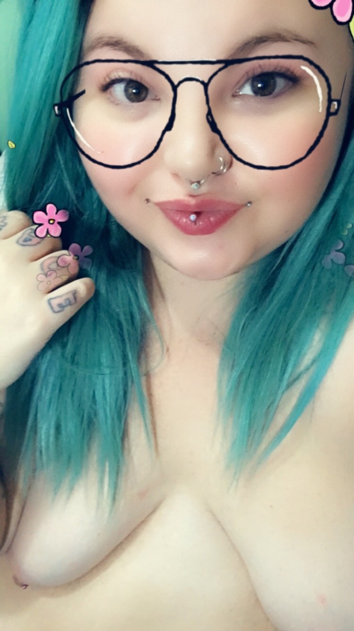 yourlittlebubblegumwitch:  I haven’t shaved in a while so if you like your pussy