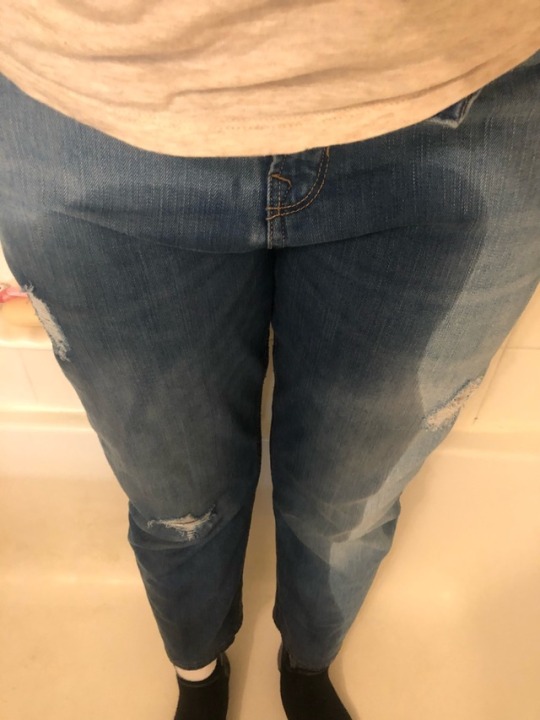 lil-kazza:  Impromptu accident. Was out shopping for 5 hours with a friend. I seriously thought I was going to lose it in her car on drive home from the mall. I got inside and I started leaking so I just jumped in the tub. Full video coming soon. 