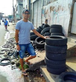 catsbeaversandducks:  Brazilian Artist Creates Beds For Animals From The Old Tires That He Finds In The StreetsPhotos by Amarildo Silva - Full story on deMilked