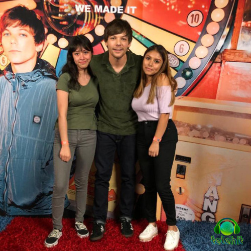 Louis with fans in Mexico - 11/11