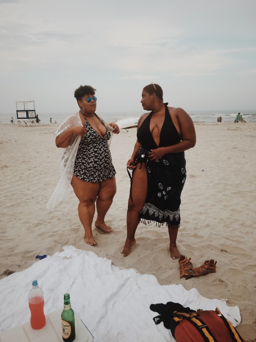 fairyysquaadmother:  jawnthebaptiste:  Watch out for the big girls ✨  For Big Girl Appreciation Day or for the 99 and the 2000.   AYYYYYEEEEEEEE GET IT👏🏾👏🏾👏🏾👏🏾