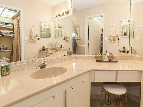 Post #1721982 condo for sale - 141 SW 96th Terrace #304, Plantation, Fla.Such mirror! Many shine!