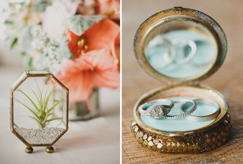 Hello! Please enjoy a set of gorgeous wedding photos by Apryl Ann. Congrats to the couple ♥