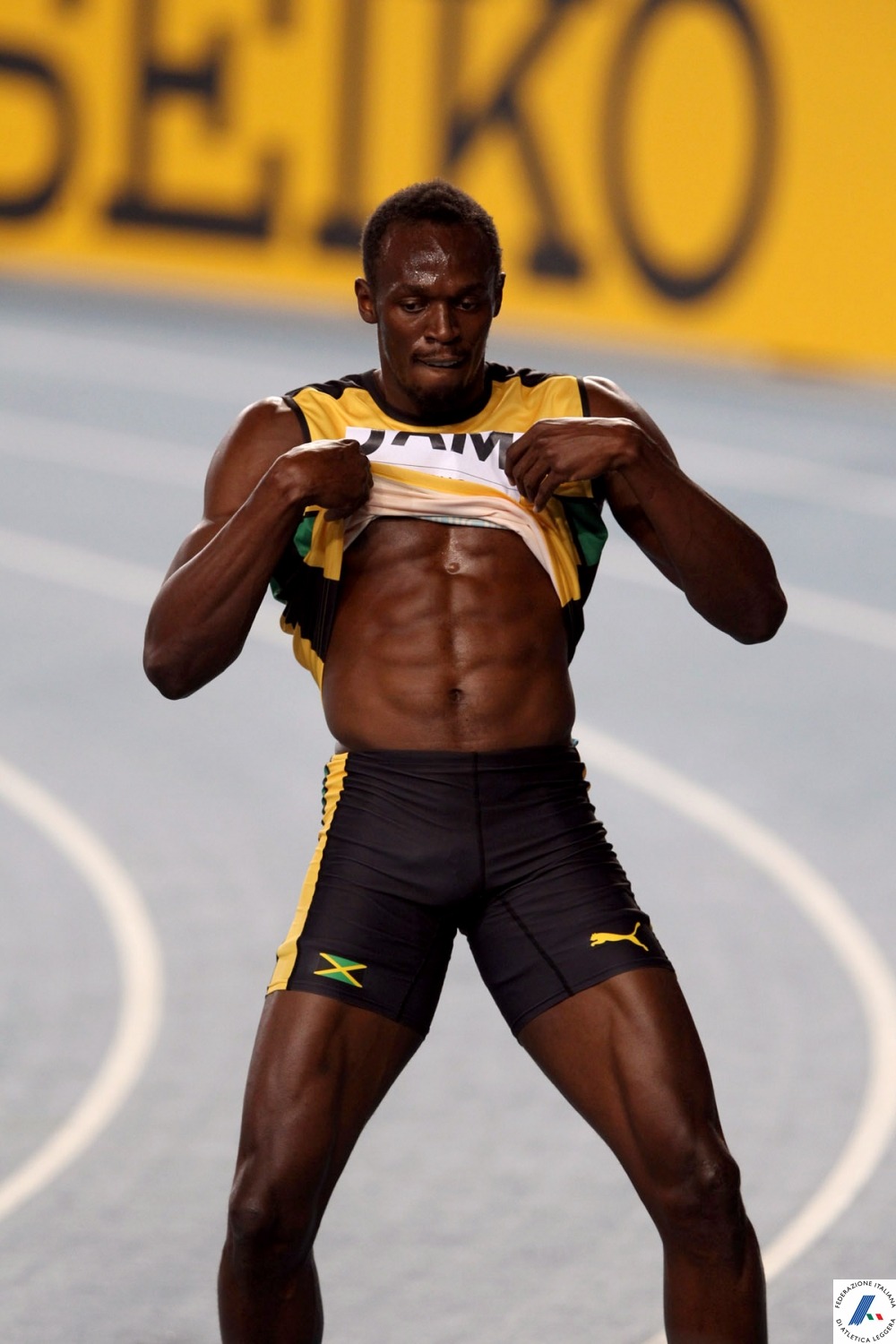 miles-oj:  charlibal:  I would SMASH usain but wouldn’t tell cus i would be shame…lol
