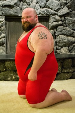 chubbyaddiction:  jdfbear1:  Fun in my singlet