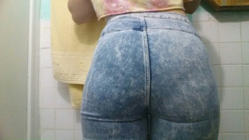 slut-overload:  Pants of the day