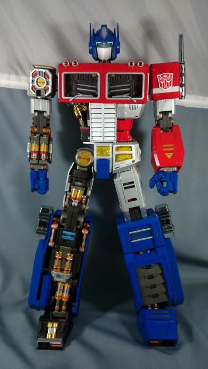 XXX aeonmagnus:  Ultimetal Optimus Prime, in-hand. photo