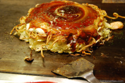 shelovesasianfood:  Okonomiyaki (by kenleewrites)