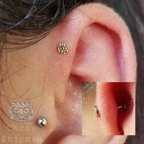 I love forward helix piercings and I love hammered gold so I put the two together and this is the re