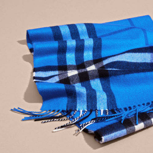 Burberry - Classic Cashmere Scarf in Check