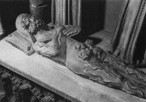 nastasjafilipovna:nevver: TGiF Tomb effigy of François de Sarràc. 1400StoneChâte