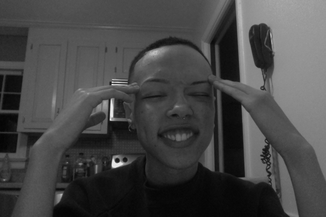 th0titwaaaas:  i felt like poop earlier so i made myself smile :)