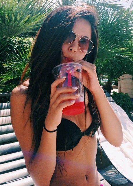 sgrubking:  stunning gorgeous lady. the only straw she should be sucking from is