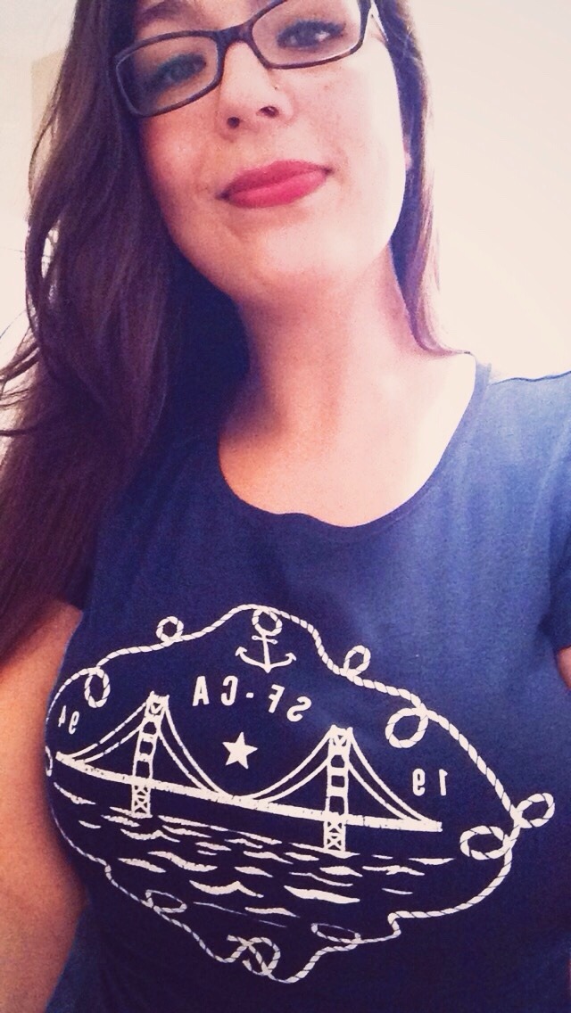 selfiesofrachel:  i know it’s a weird angle but this shirt finally fits and it