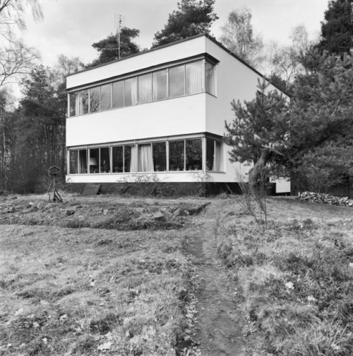 germanpostwarmodern - Landhuis Zijlstra (1933) in Enschede, the...