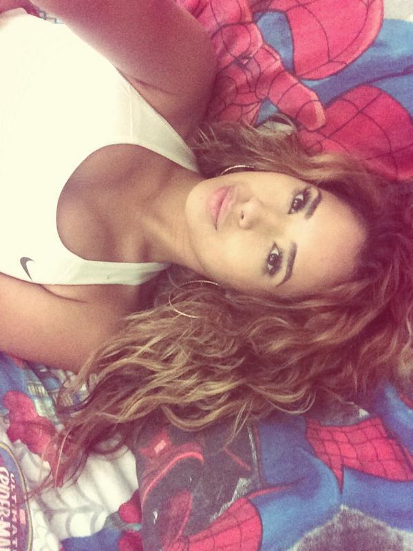 villegas-news:  JASMINEVILLEGAS: Nap time in a spider man bed