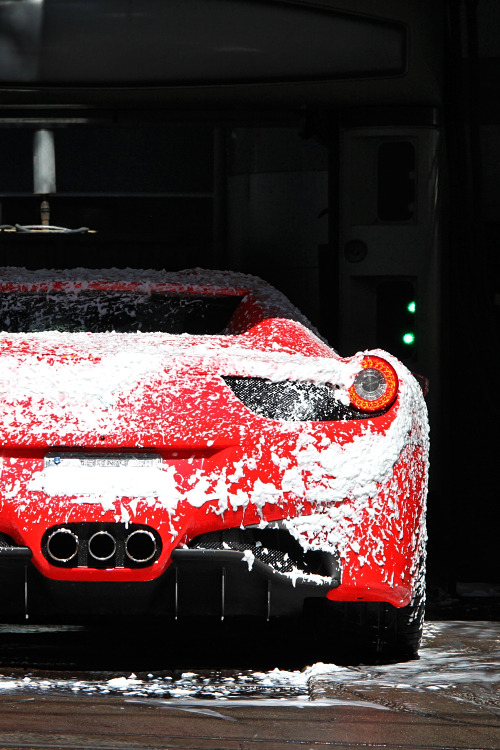 supercars-photography:  Ferrari at shower