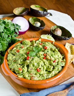 vegan-yums:   Smoky Chipotle Guacamole  