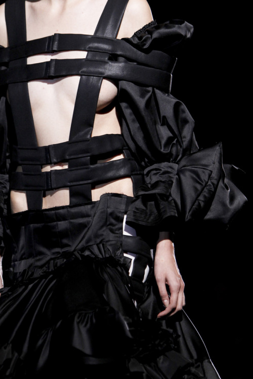 girlannachronism:  Comme des Garçons spring 2014 rtw details 