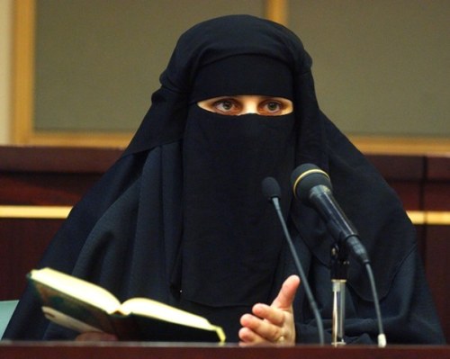 gharibafisabilillah:“Oppressed” Muslim Women  U go girl!