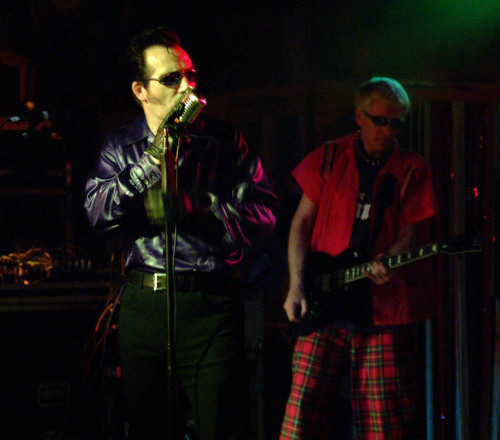 dykevanian:I mean yeah, young Dave Vanian is gorgeous too but look at old Vanian he’s so hot I wanna