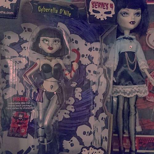 i need more goth girls in doll collection #dollcollection #begoth #mystixx #bleedingedge #aesthetic